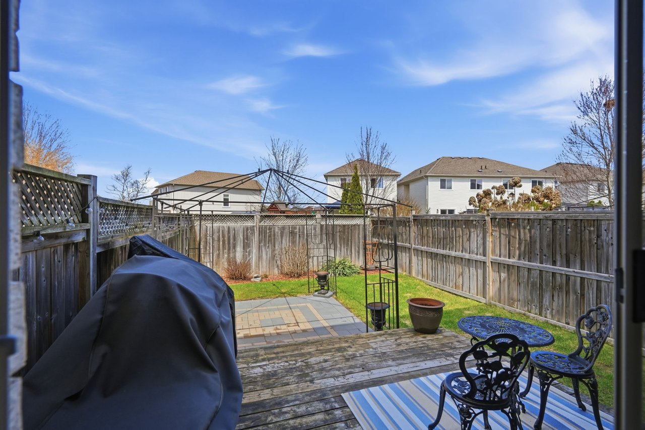 215 Banting Crescent