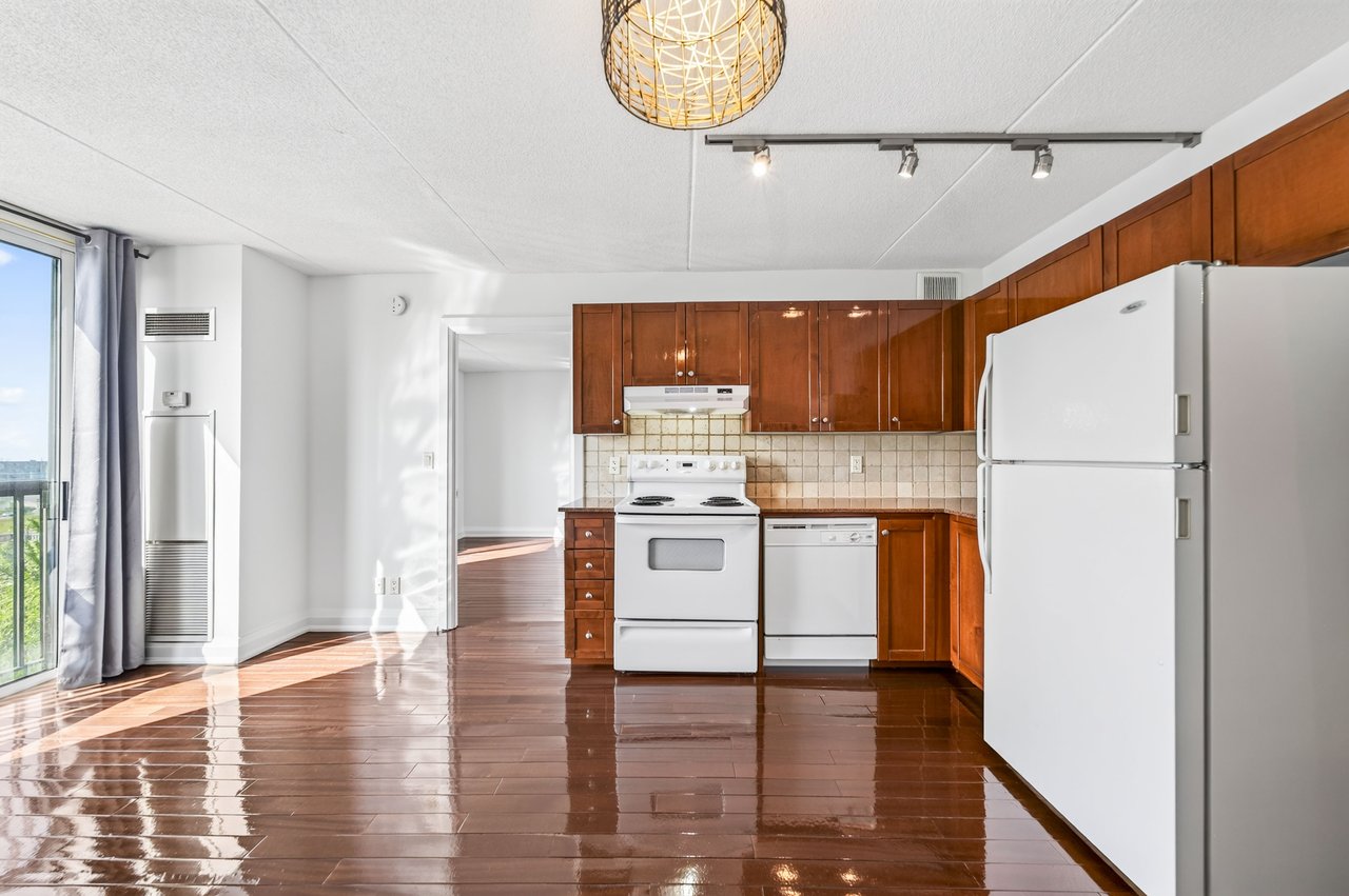 2737 Keele St 312