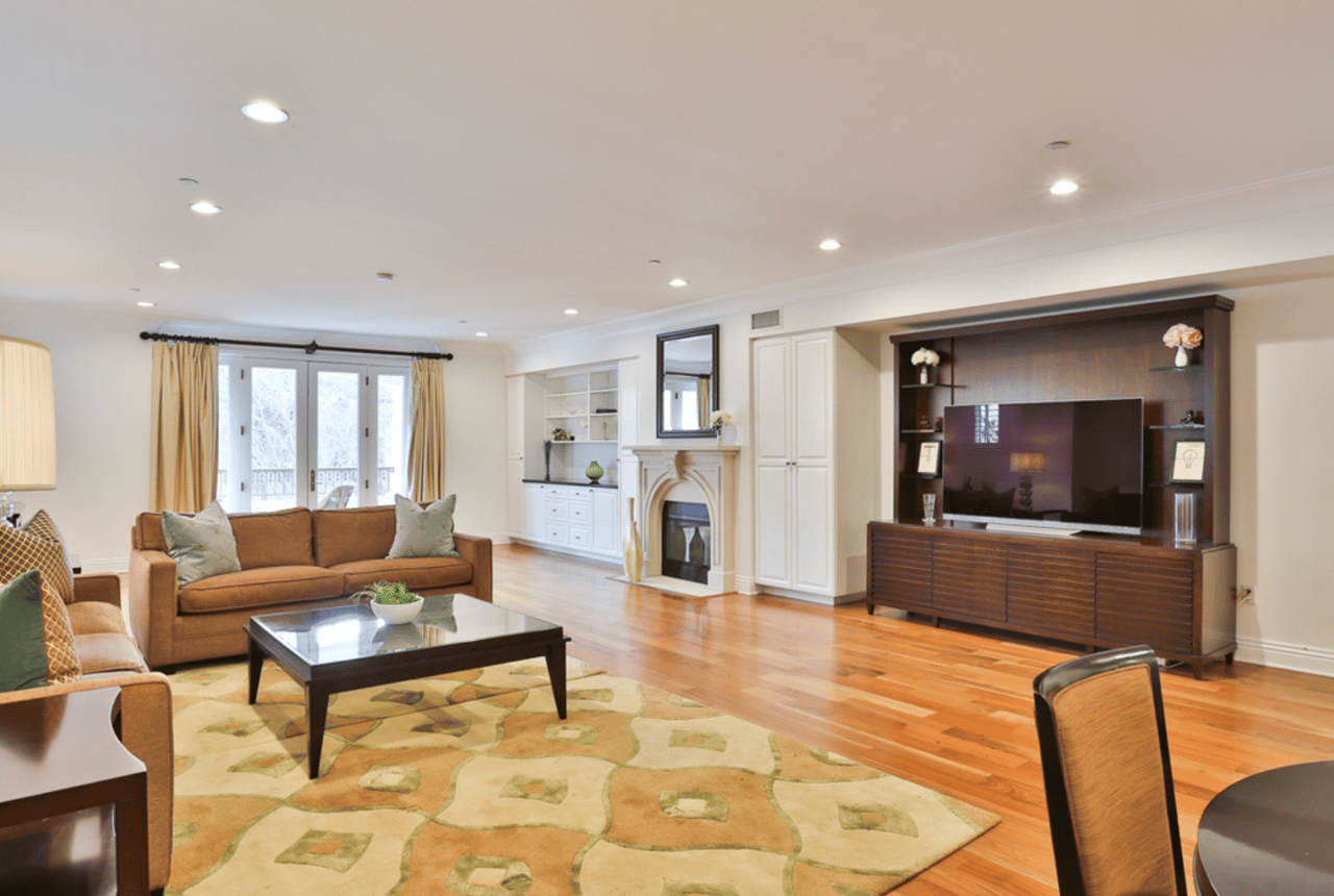 261 S. Reeves Dr #205