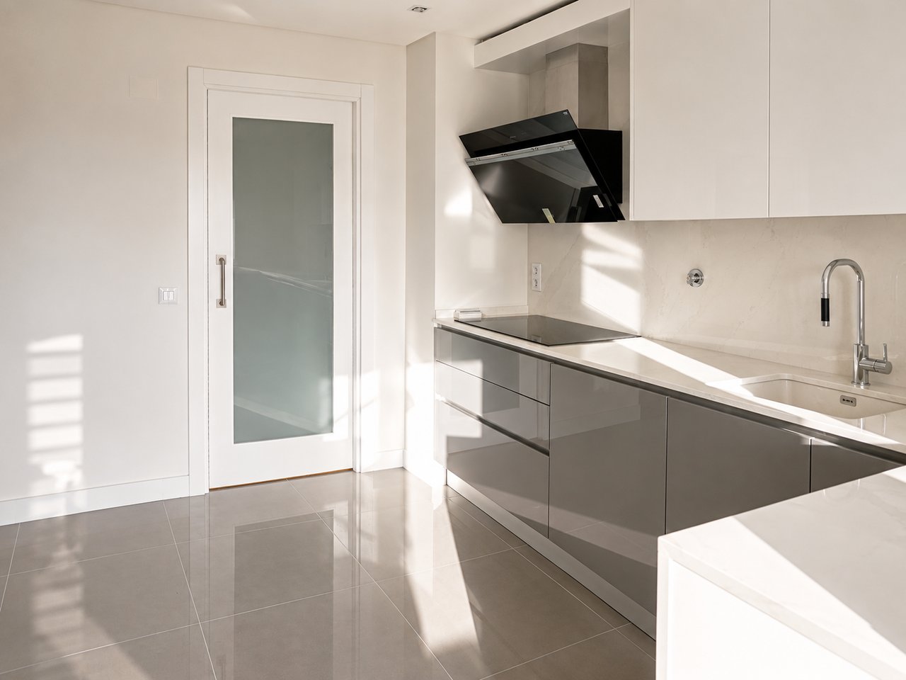 Luxury 3-Bedroom Apartment for Sale Near Lisbon with Tagus River Views & Parking