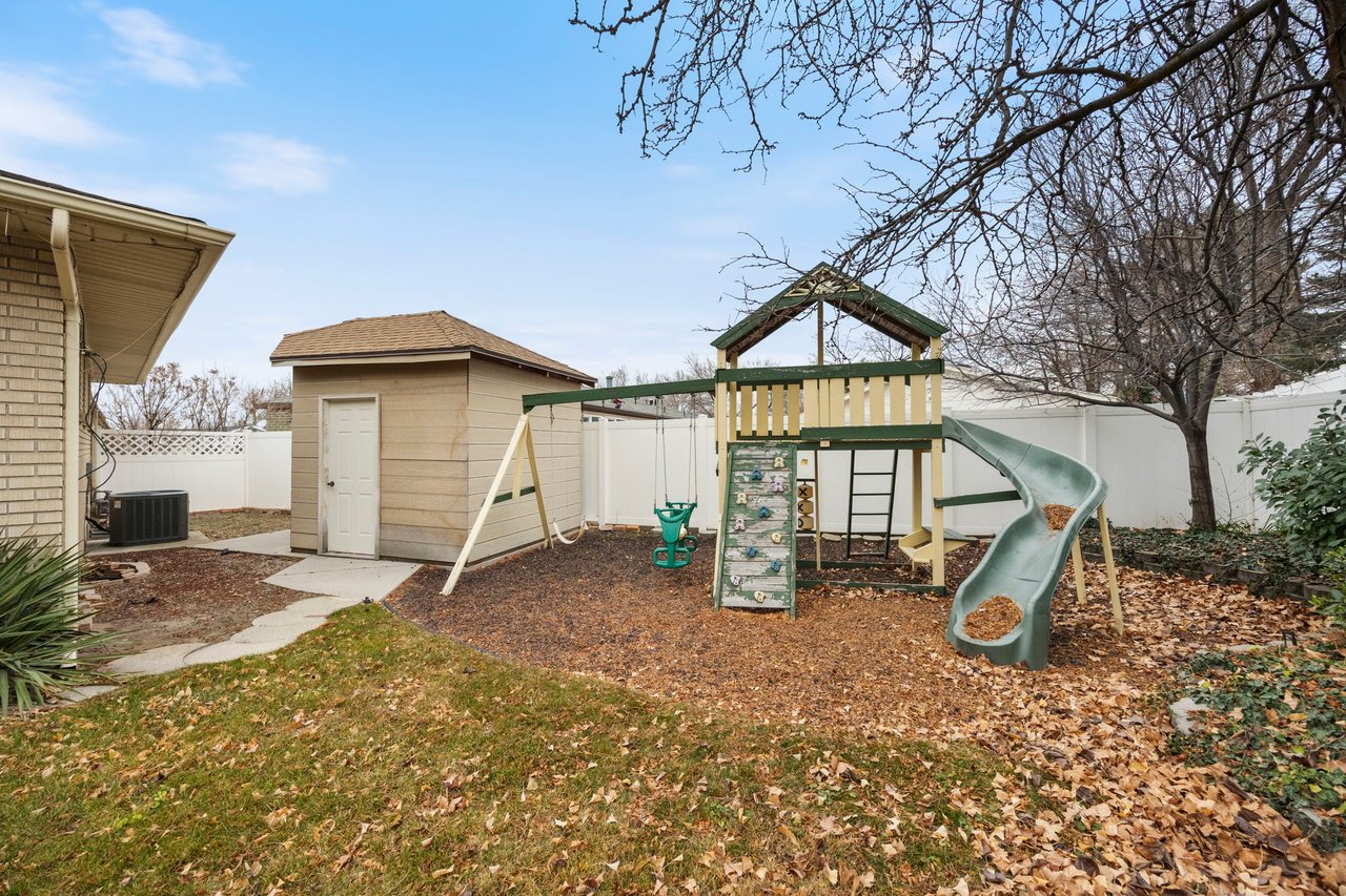 4372 S Hawarden Cir