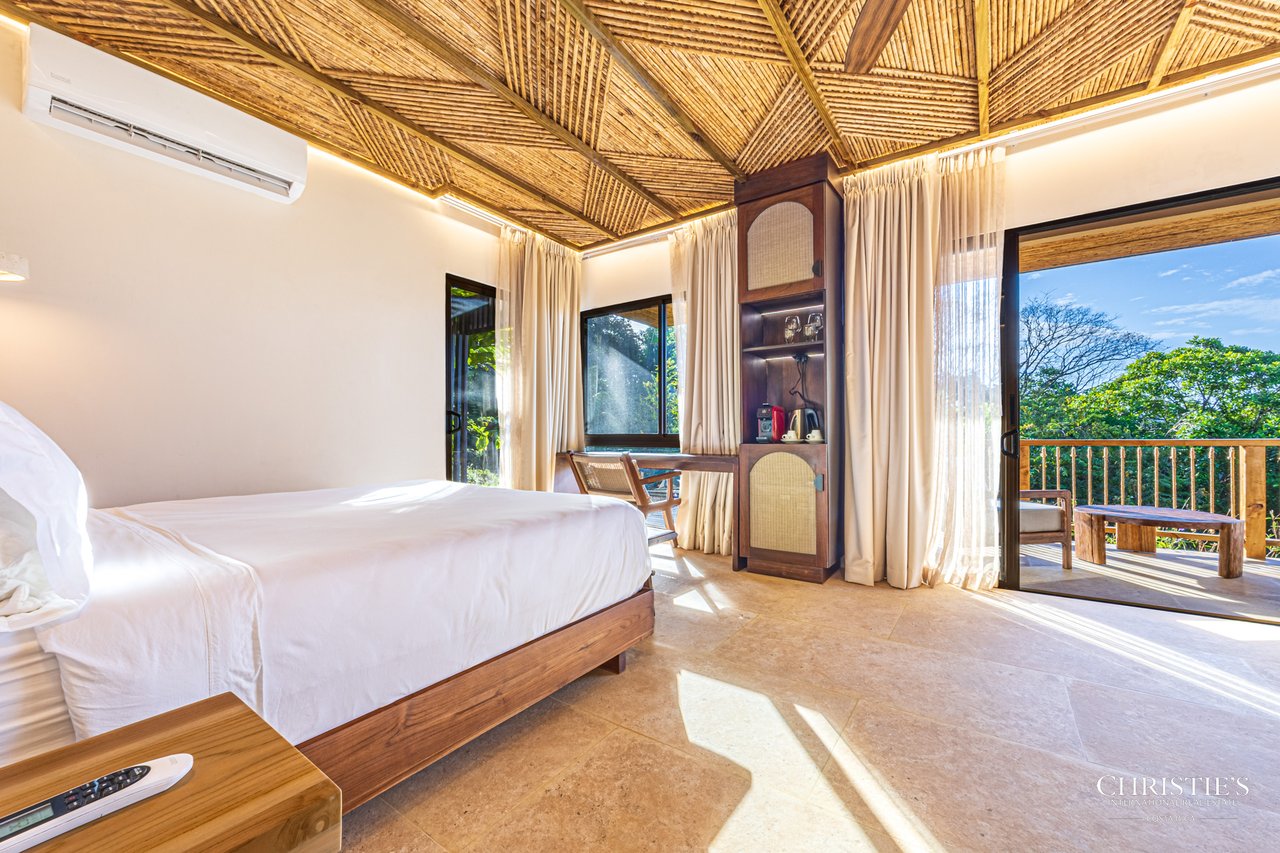 Luxury Hotel Boutique with Ocean Views | Walking distance to the beach | 13.2 Acres