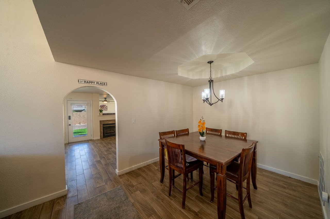 5620 Desert Creek Way