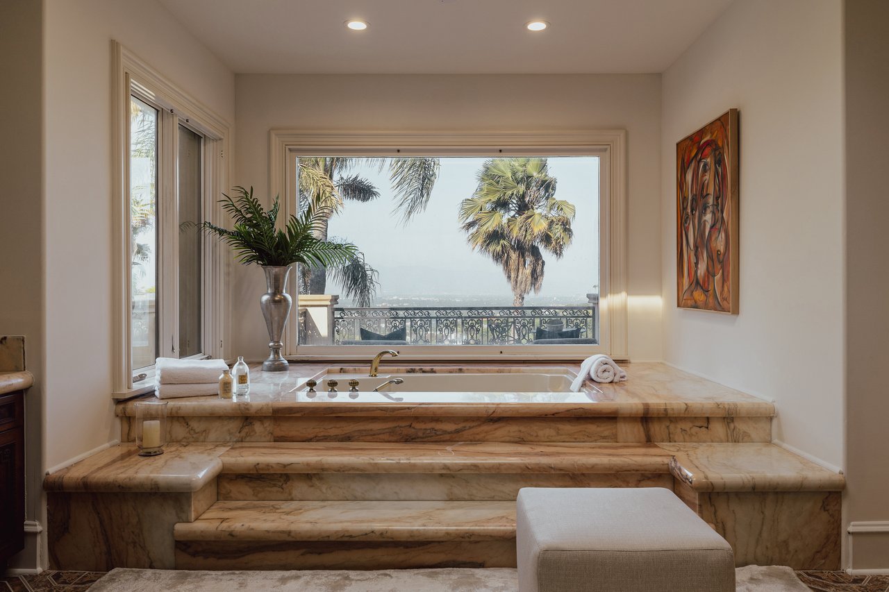 3364 Clerendon Rd, Beverly Hills 