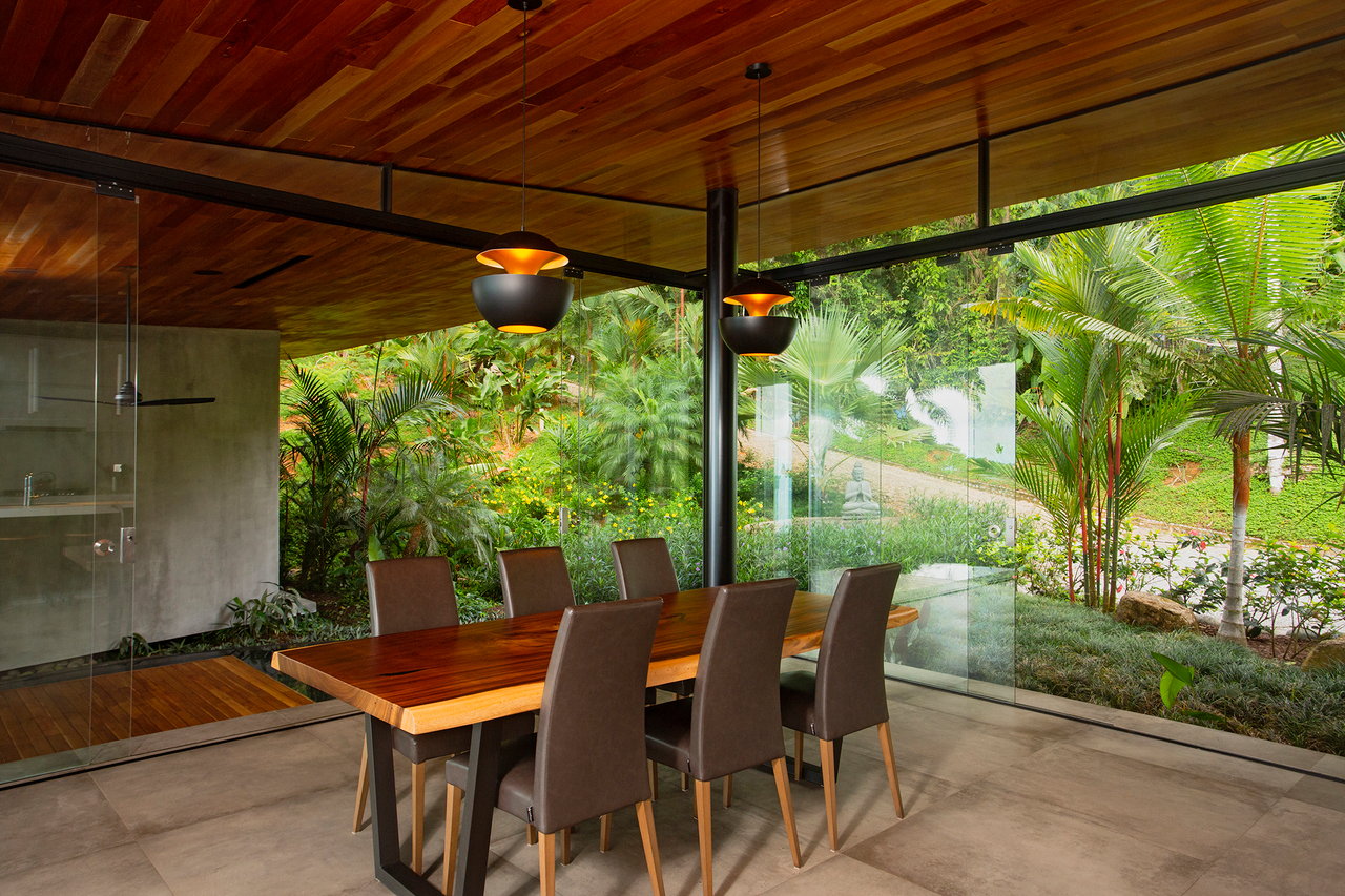 Casa Sanctuary ·  Luxury Jungle Villa · Whale Tail View
