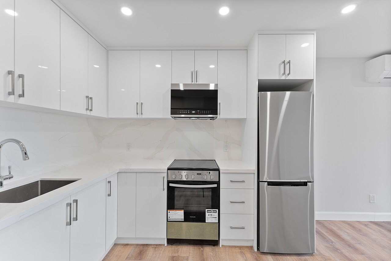 1328 Gerrard Street E 302