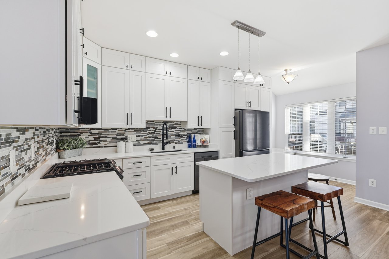 42757 Gelding Sq, Chantilly, VA 20152	