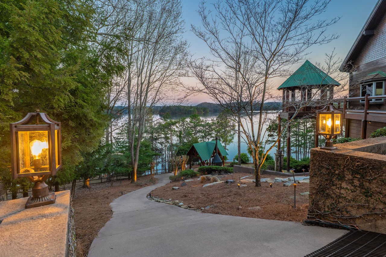 3406 Thunder Point