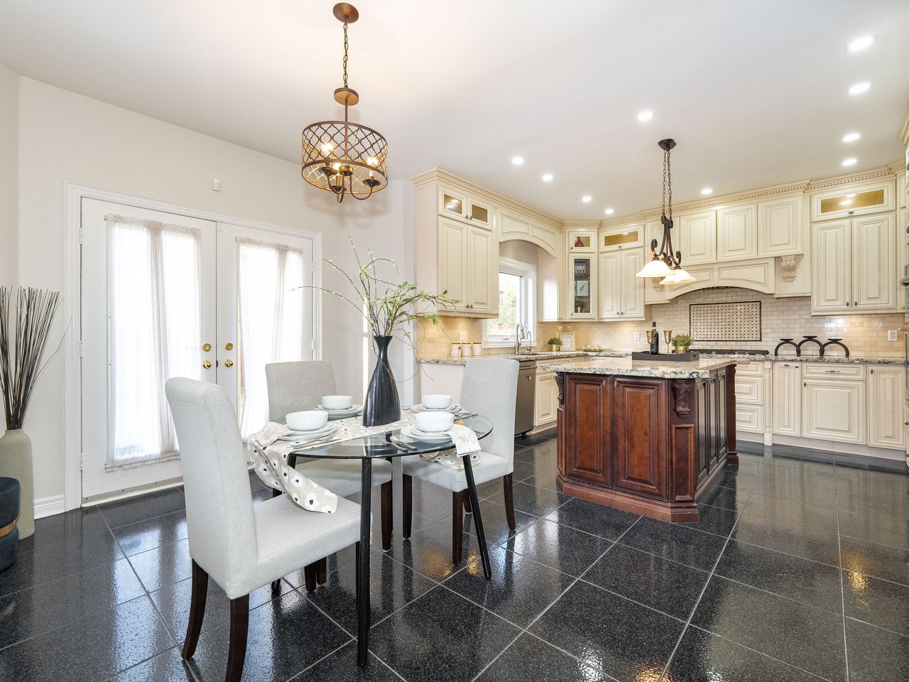 77 Kevi Crescent