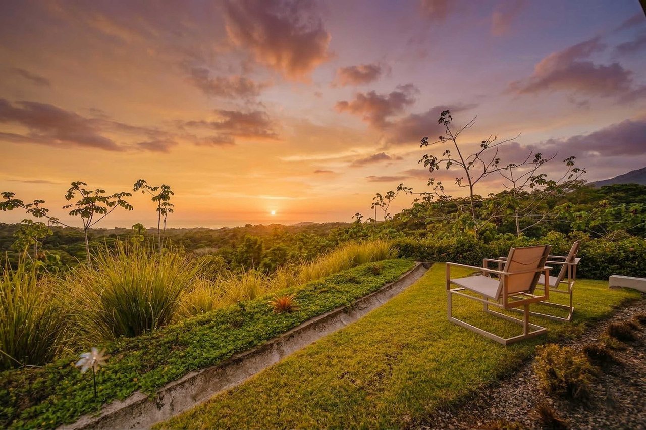 Guest House and Infinity Pool Ocean View Luxury Estate