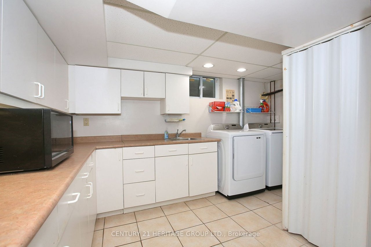  Beautifully Renovated Interior 