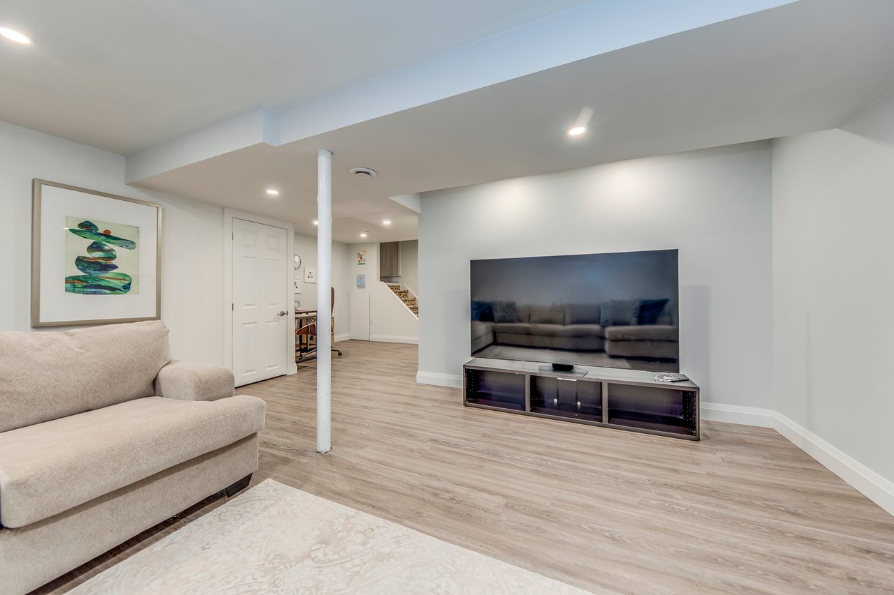 2066 Broadleaf Crescent