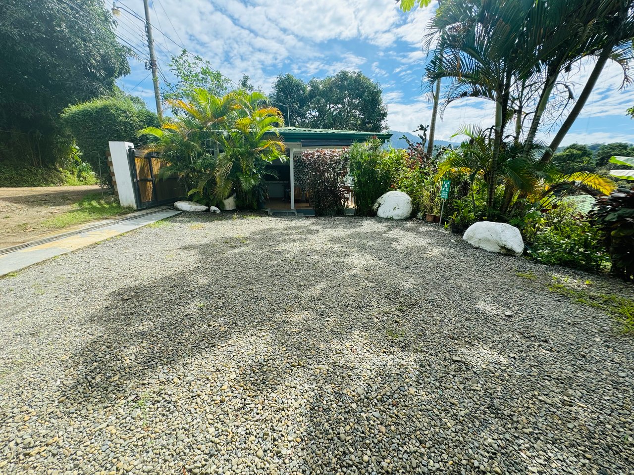Downtown Uvita Commercial Room Rentals with Restaurant