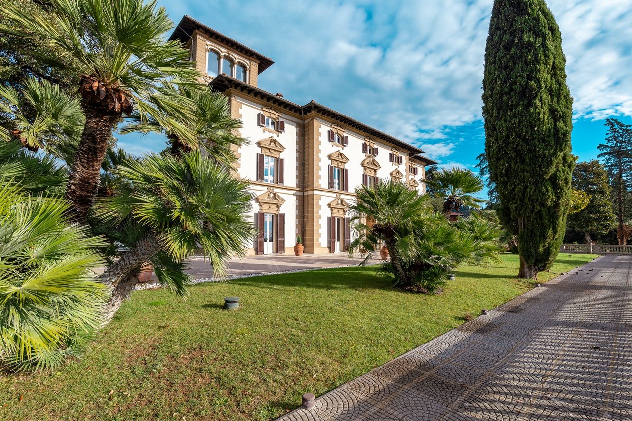 Breathtaking Villa with Contemporary Style on the Southern Coast of Tuscany