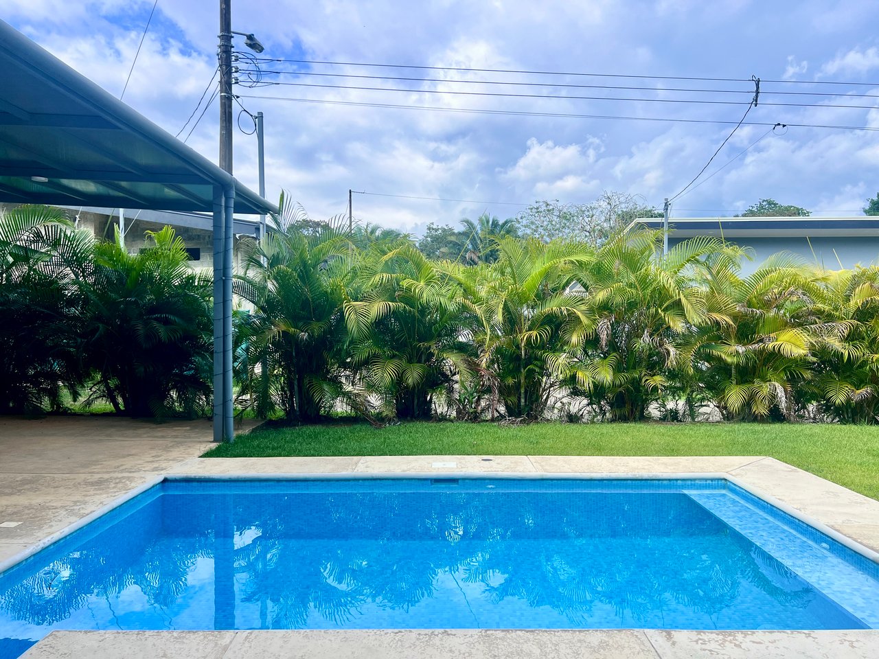 Quepos Hills Villa with pool and covered patio and tropical gardens