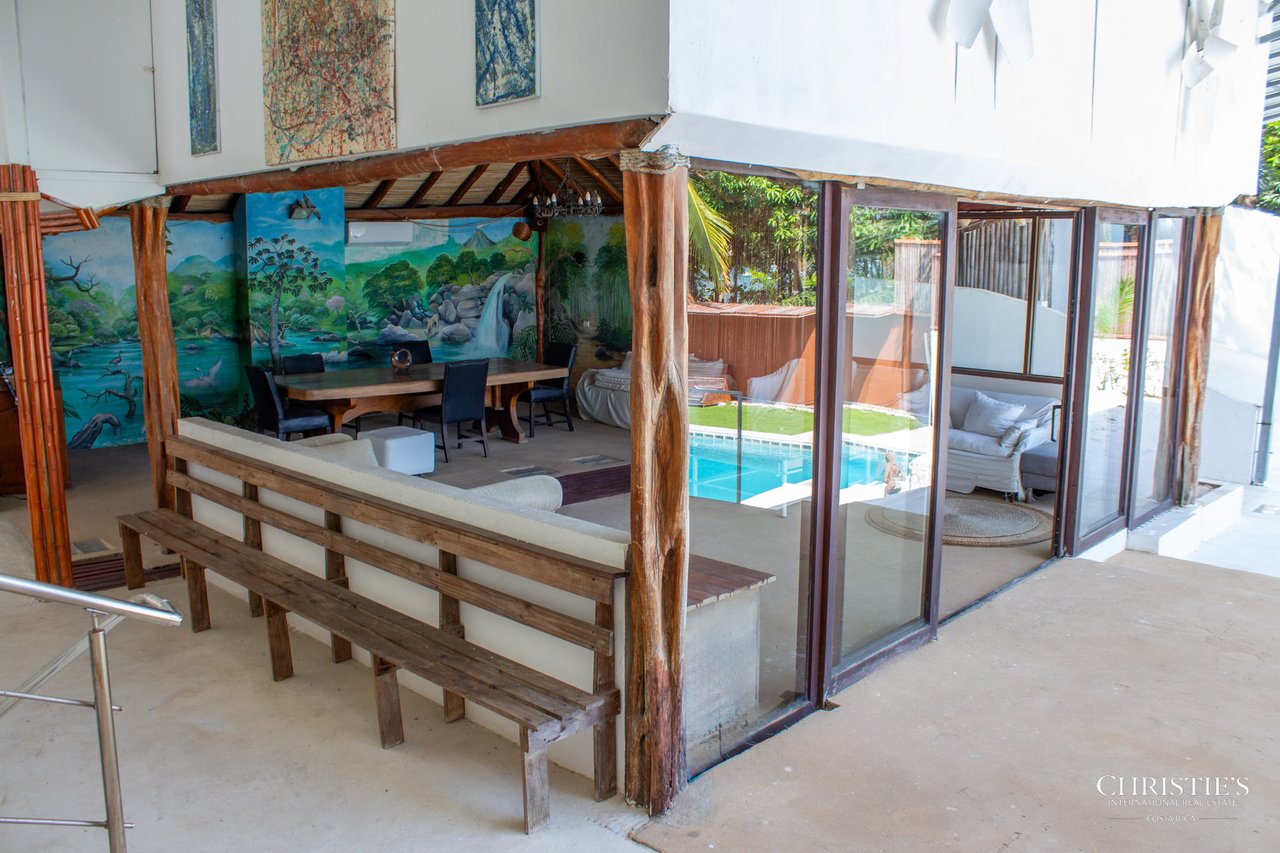La Mansión Surfside & Beach Club