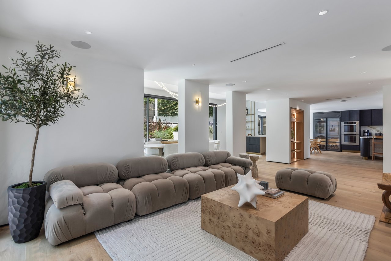 Luxury Gated Villa w/ Pool, Spa & Designer Interiors