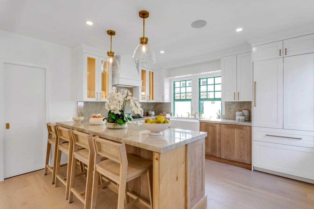 Charming Like New Residence In Town