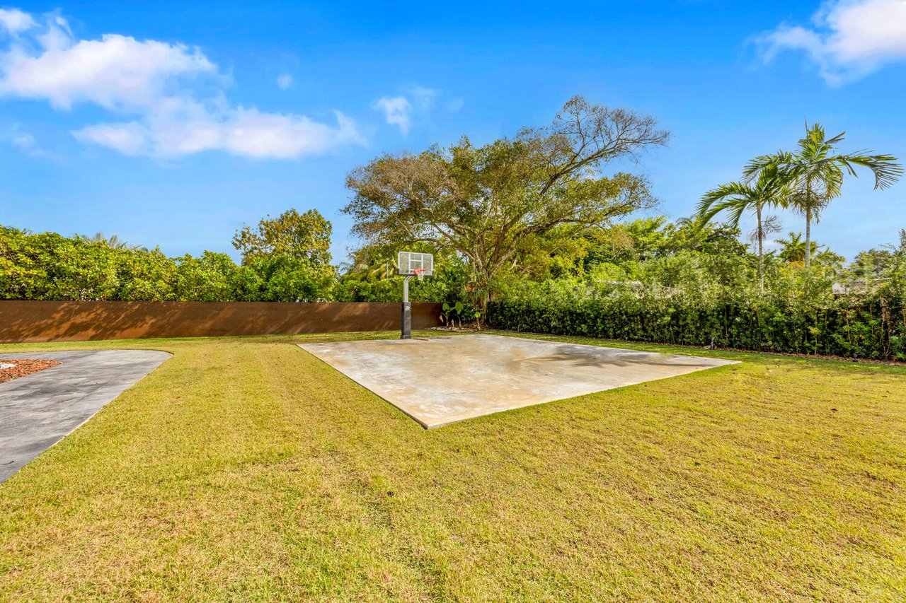 Your Private Resort - Everyday Of The Week