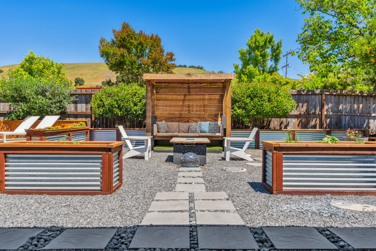 756 Del Ganado Rd