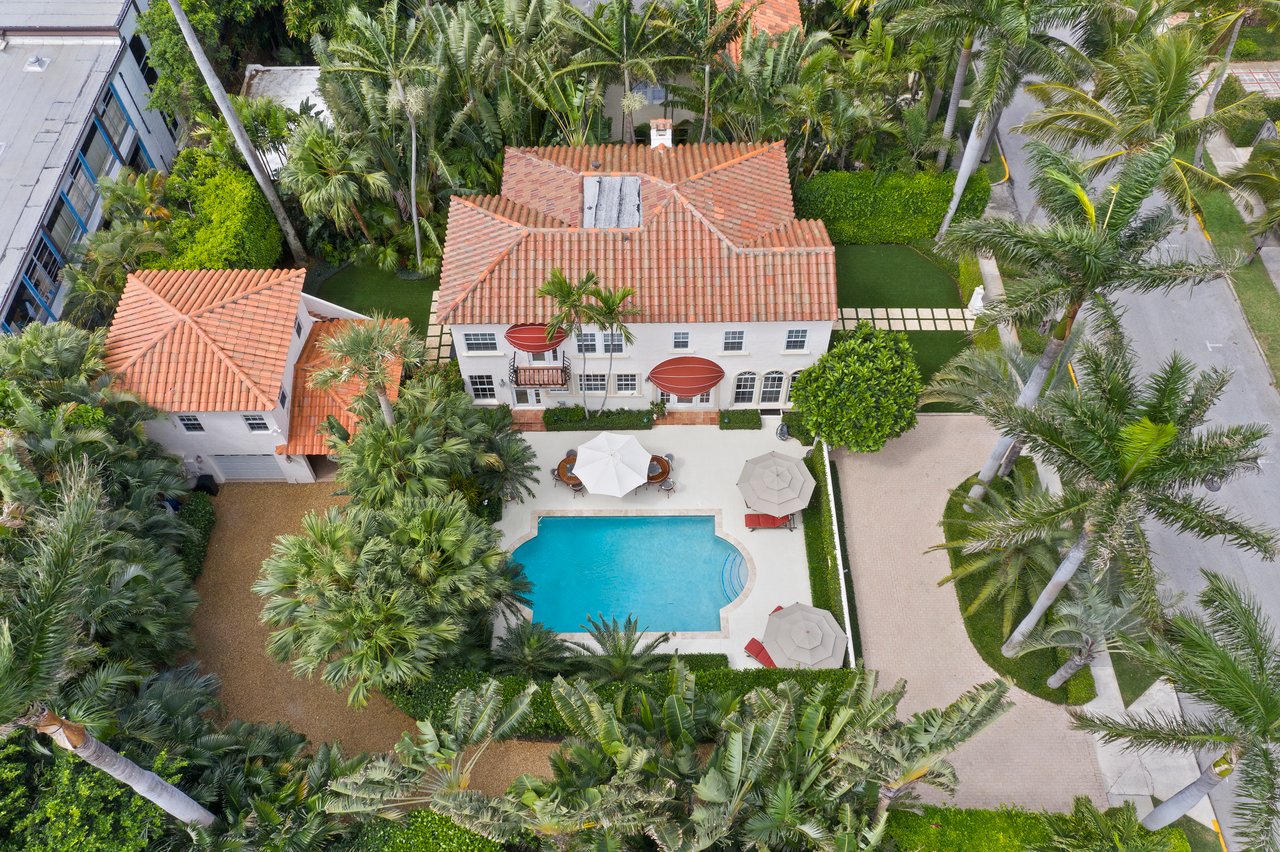 Double Lot Charmer In Town