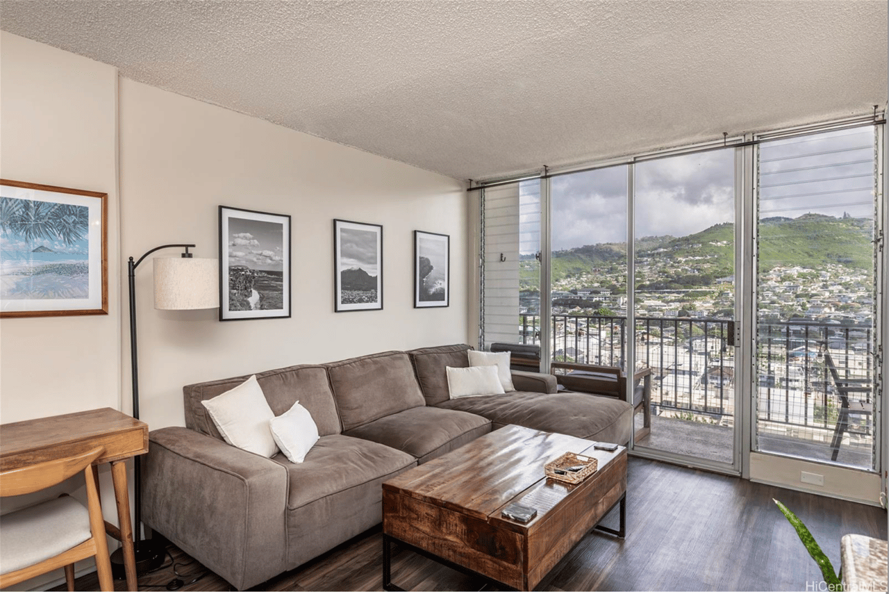 McCully Villa | Mo'ili'ili