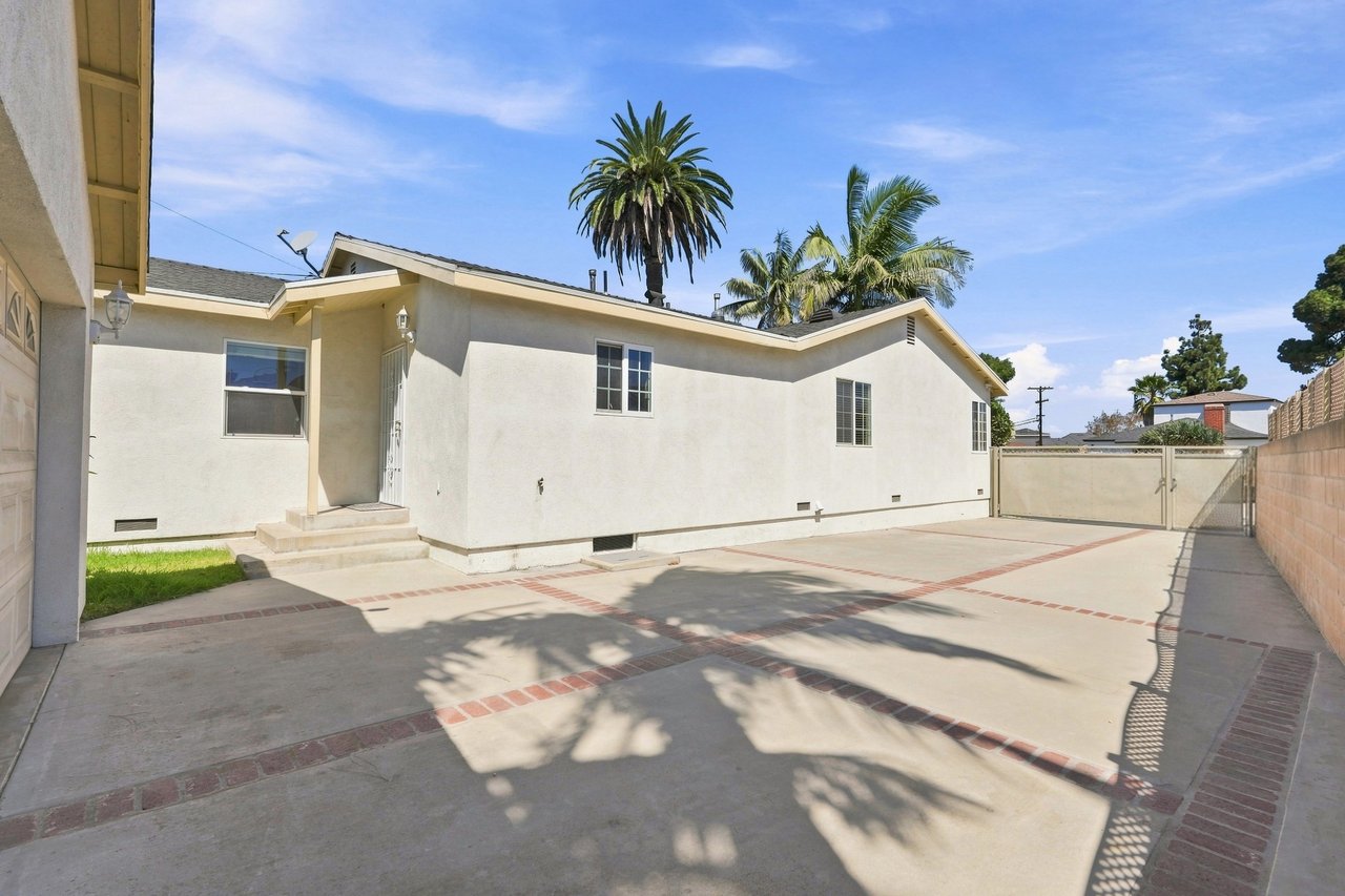 8845 Glider Ave