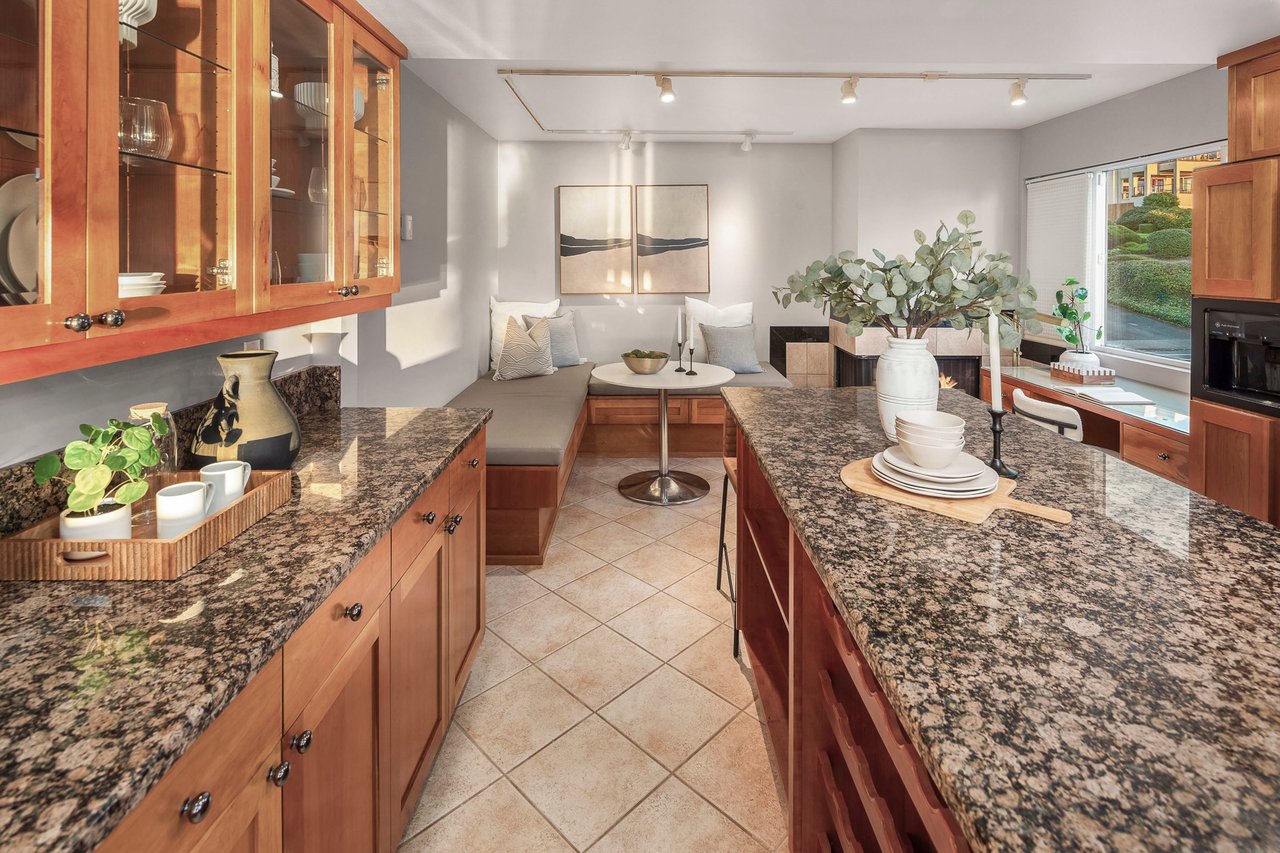 827 Lake Street S Unit: 208