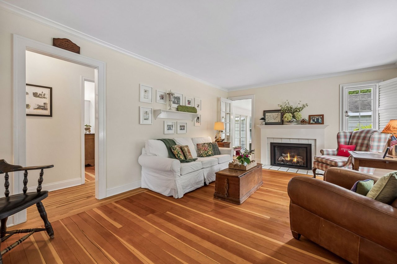 20600 Carson Road, Deephaven