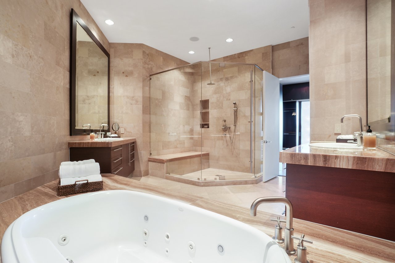 5959 Collins Ave Unit: PH2007, Miami Beach, FL 33140