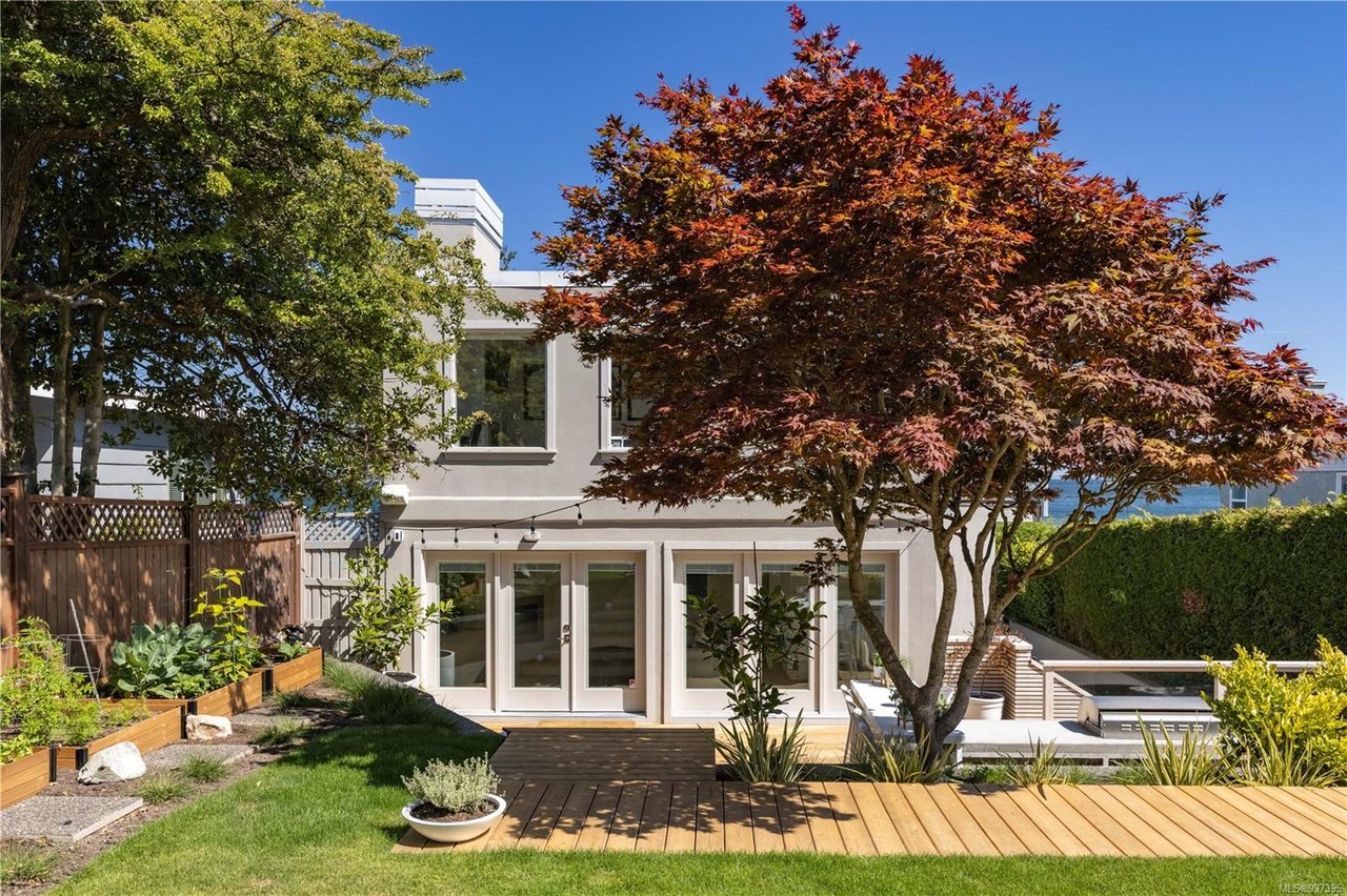 2378 Esplanade