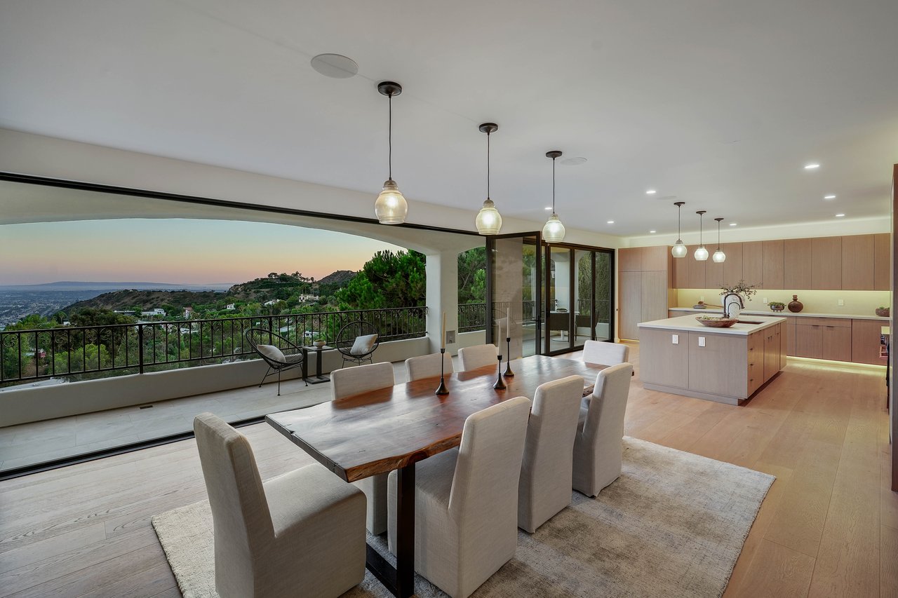 7212 Mulholland Dr, Hollywood Hills