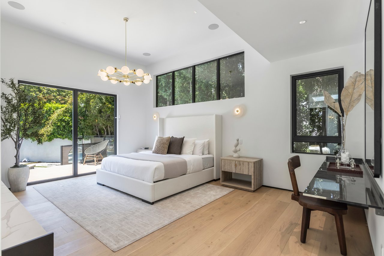 Luxury Gated Villa w/ Pool, Spa & Designer Interiors
