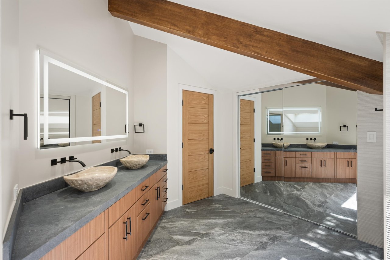 Designer Living with Unmatched Mountain Views