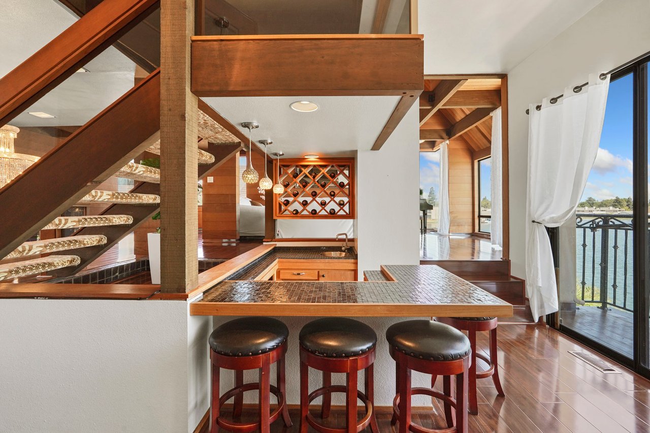 3845 Peninsula Ct