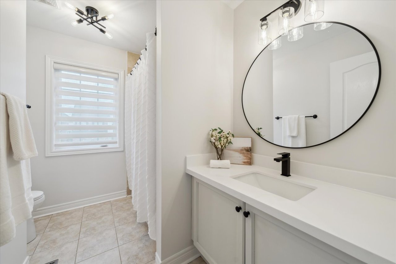 32 Maplebank Cres