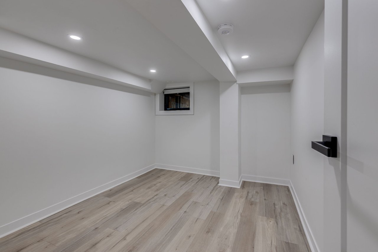 120 Glenlake Ave, Basement