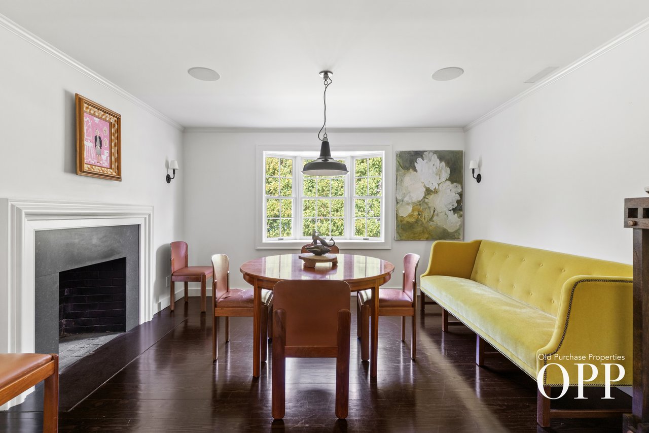 A REFINED BELLPORT RETREAT