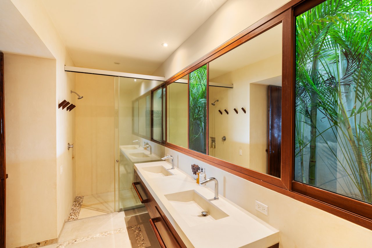 Marea Beachfront Villa H46