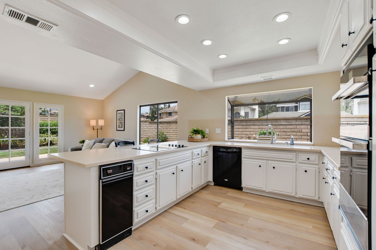 5697 Los Robles