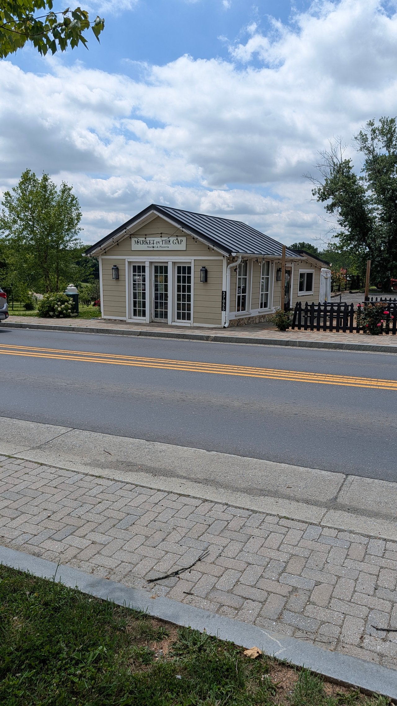 Discovering the Historic Charm & Summer 2026 Real Estate Market of Hillsboro, VA