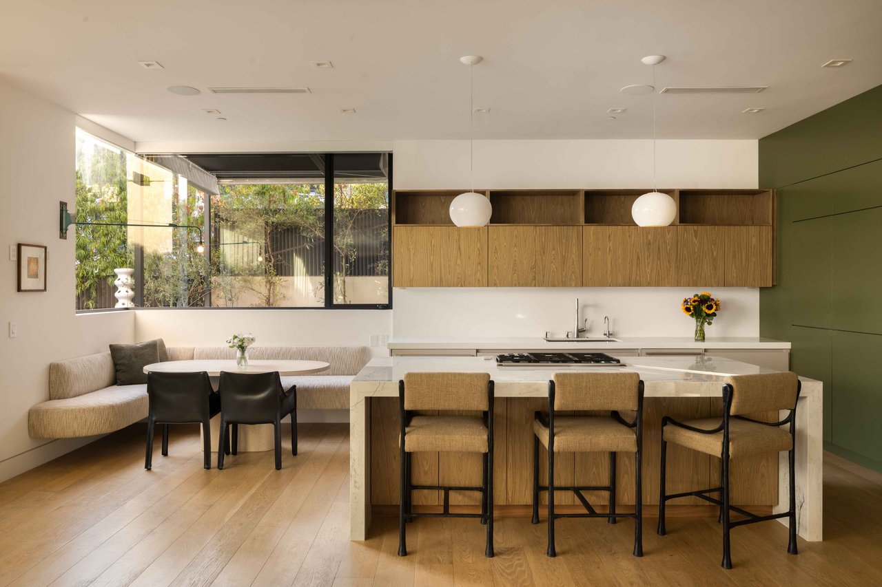 815 N Tigertail Rd, Brentwood