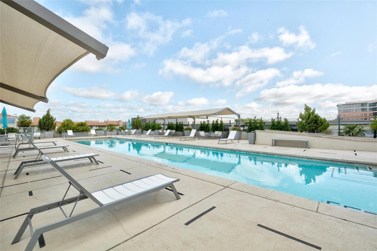 300 Bowie St APT 702