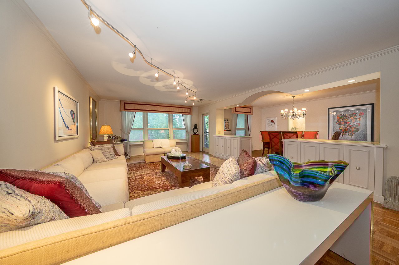 Price Improvement!!! Fab 3 bed 2.5 bath Main Line Condo