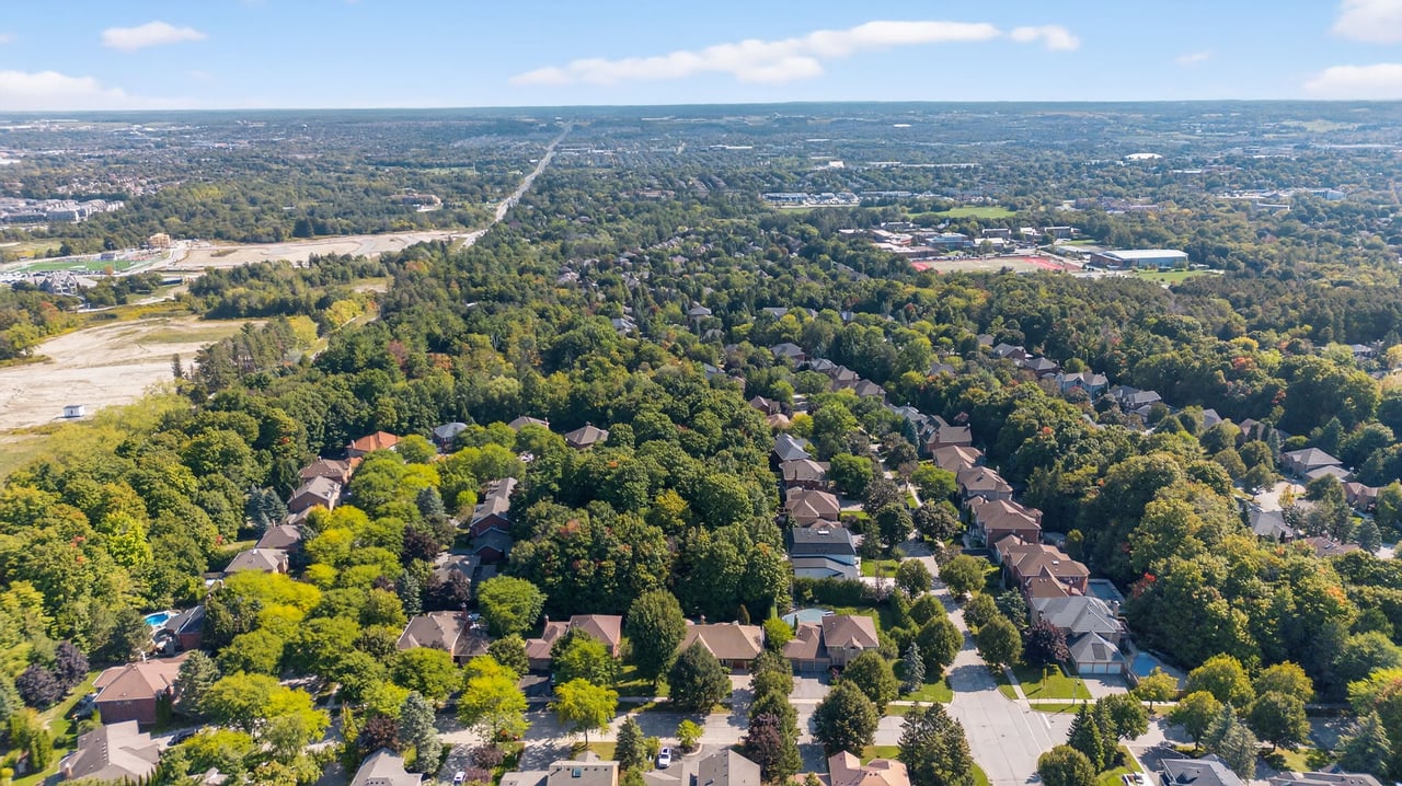 6 Falling Leaf Crt, Aurora