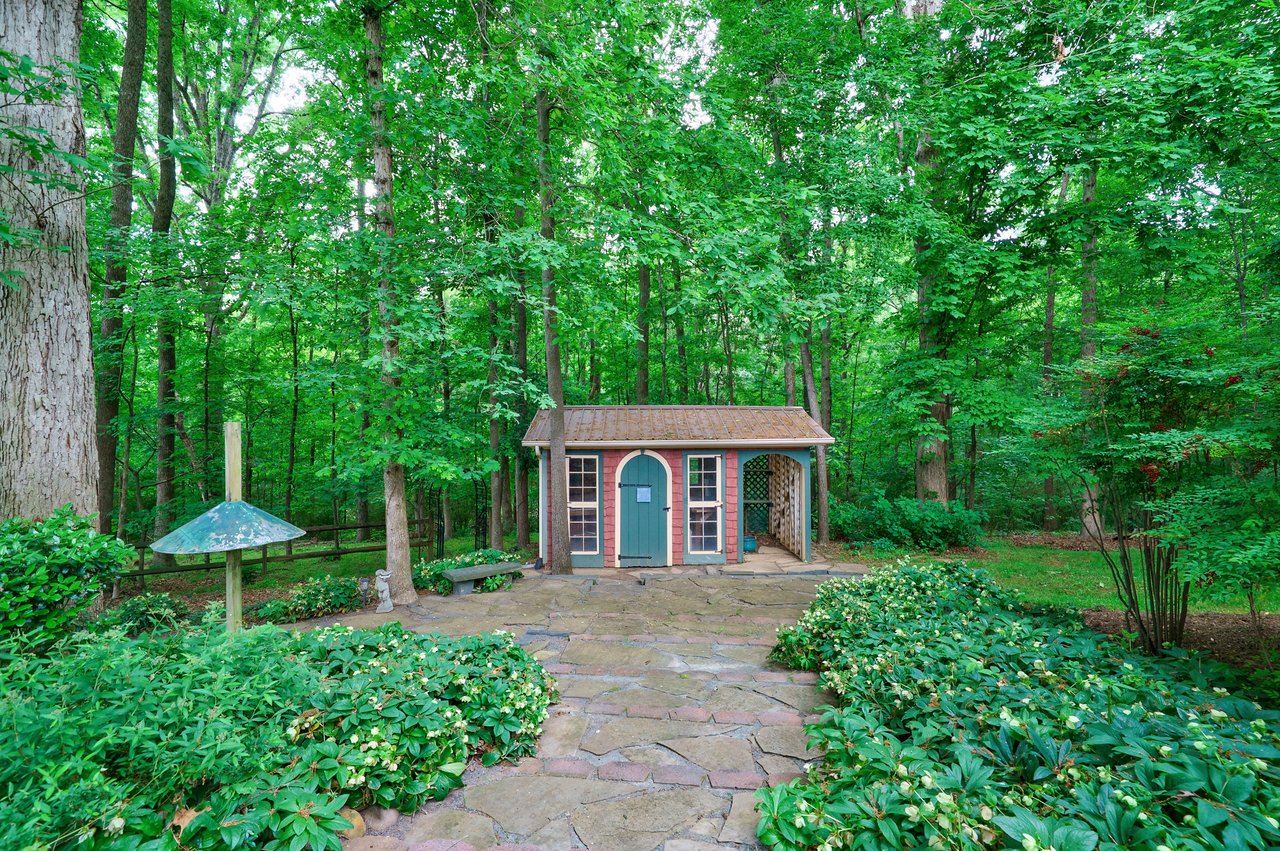 Leaning Oak Farm
