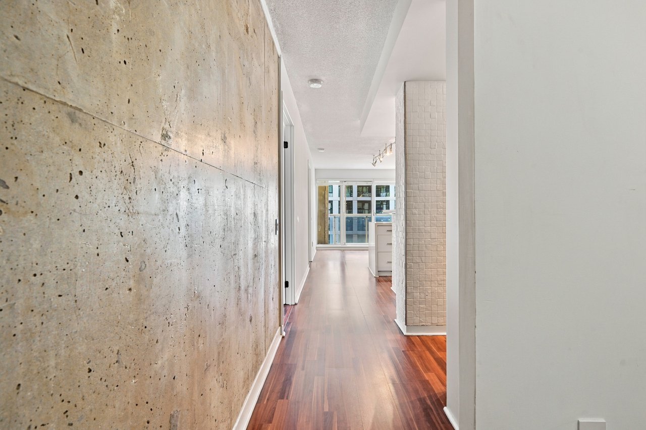 Immaculate 2 Bedroom Corner Unit