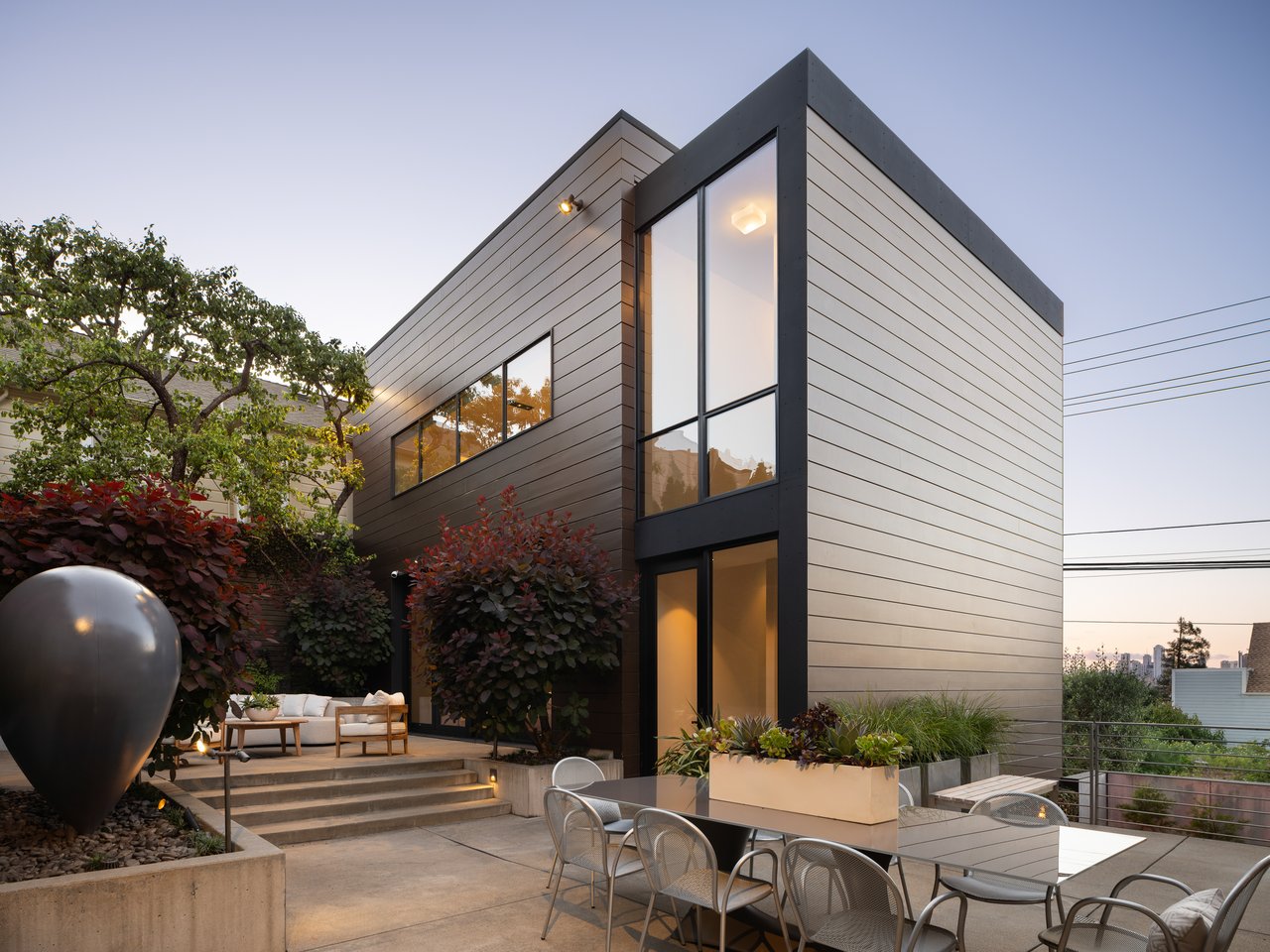 An Urban Compound for Life in Motion