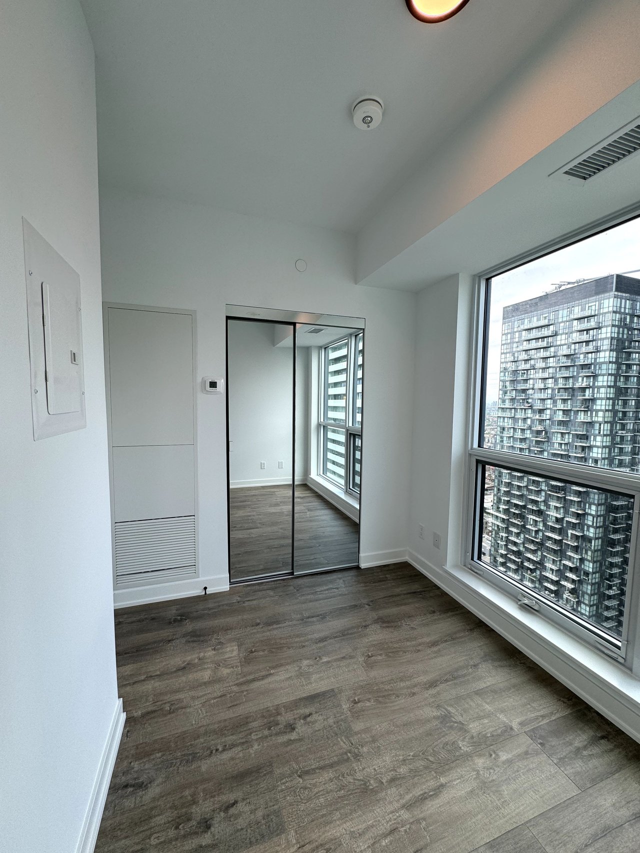 327 King Street W Unit: 4105