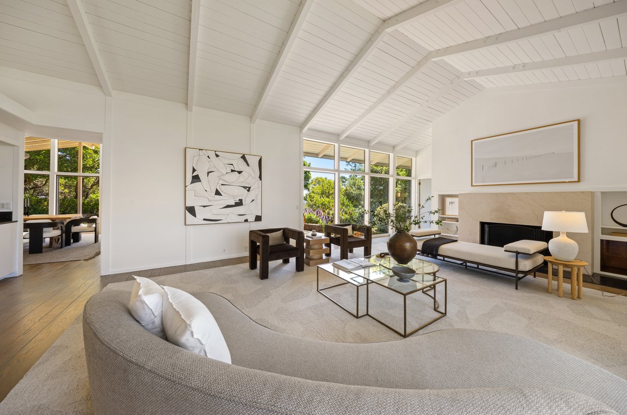 Rare 1+ Acre Dream Site